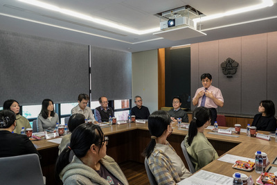 張始偉副校長致開幕詞，對各系所的成就表示肯定及勉勵圖片