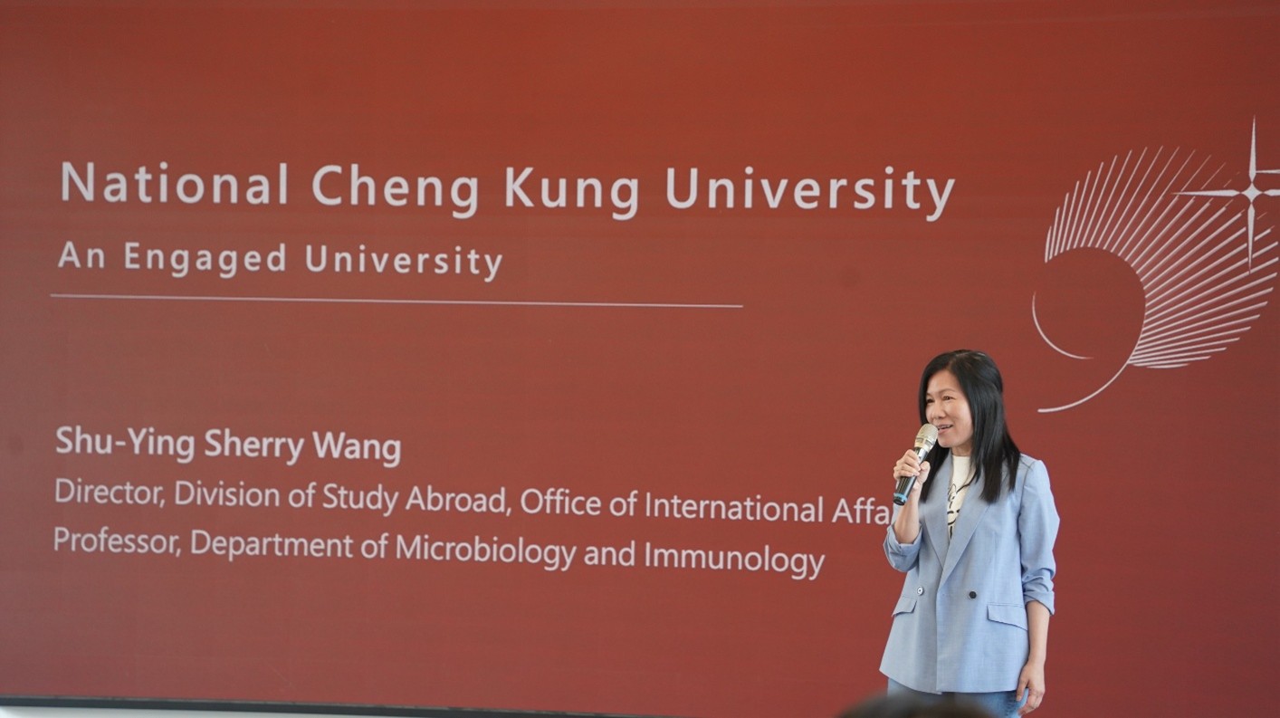 Professor Shu-Ying Wang from the Division of Study Abroad welcomed all exchange students to NCKU.