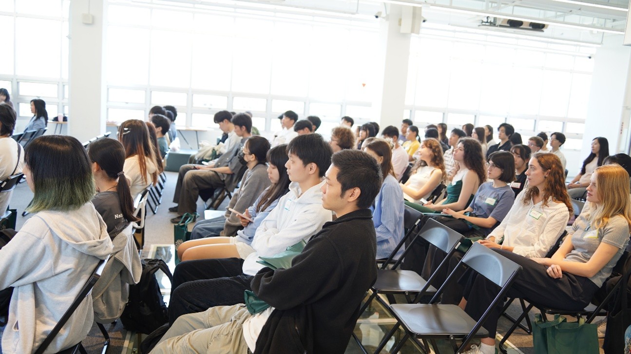 During the information sessions, all exchange students focused on the presentation.