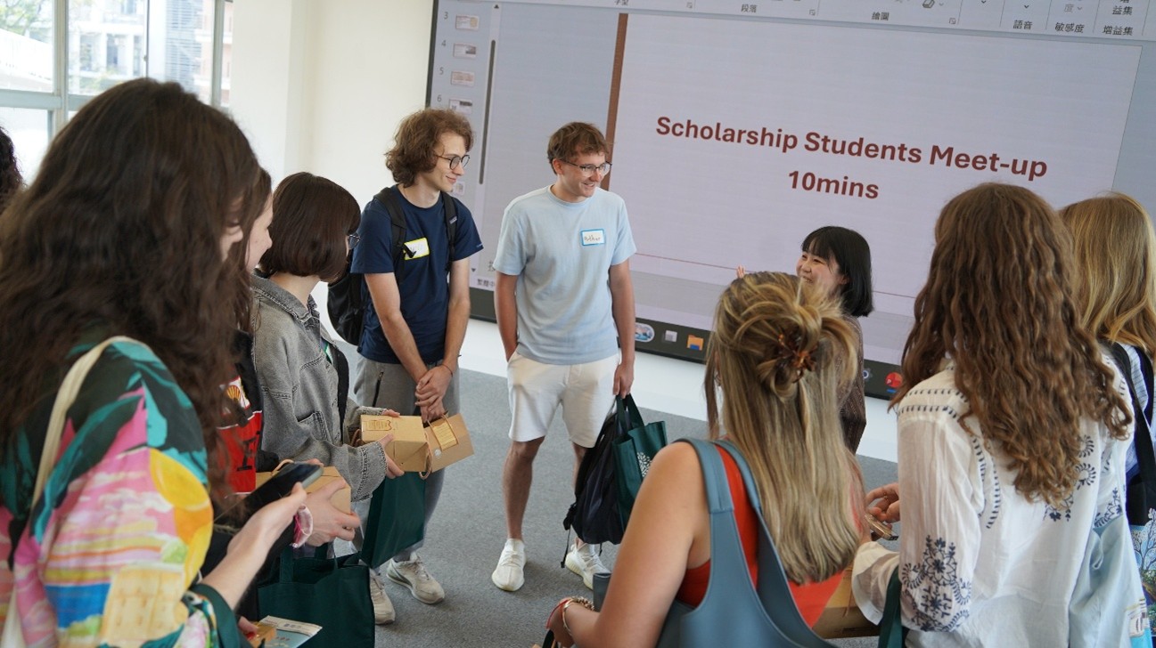 During the information sessions, all exchange students focused on the presentation