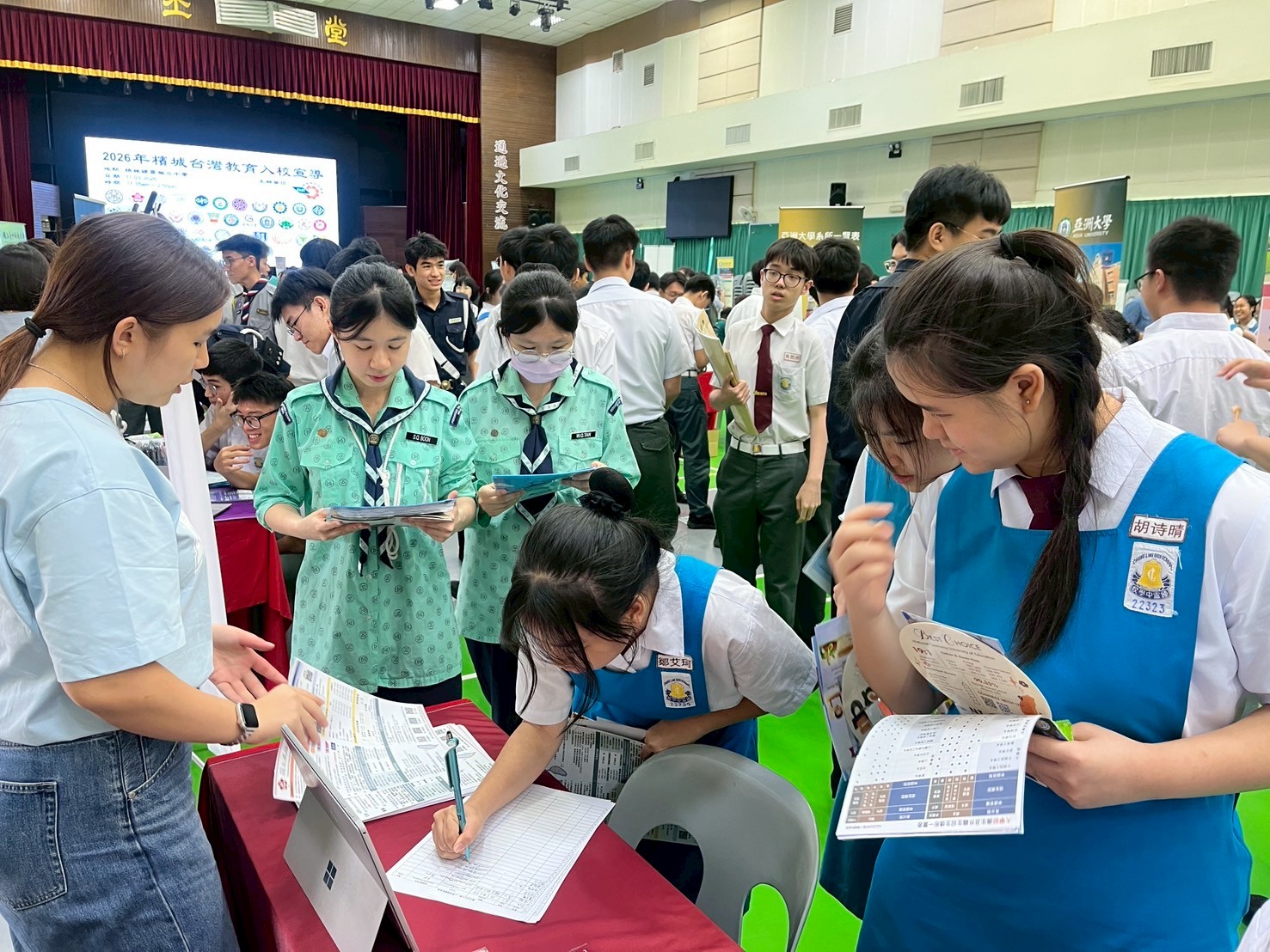    One of the Fair sessions is held in collaboration with Han Chiang High School, SMJK Heng Ee, SMJK Convent Datuk Keramat, and SMJK Chung Ling.