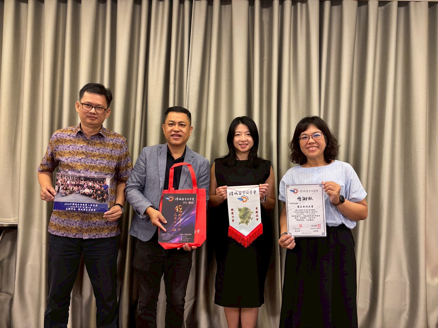  One of the Fair sessions is held in collaboration with Han Chiang High School, SMJK Heng Ee, SMJK Convent Datuk Keramat, and SMJK Chung Ling.