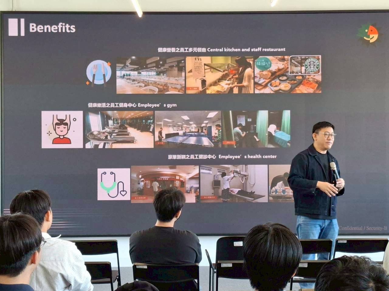 Mr. Richmond Huang from ASE captivates the audience with his talk on ASE.