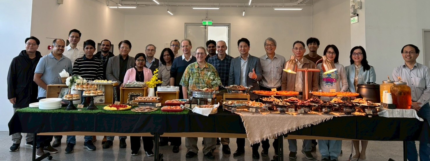  NCKU faculty and OIA representatives gather behind a festive table.