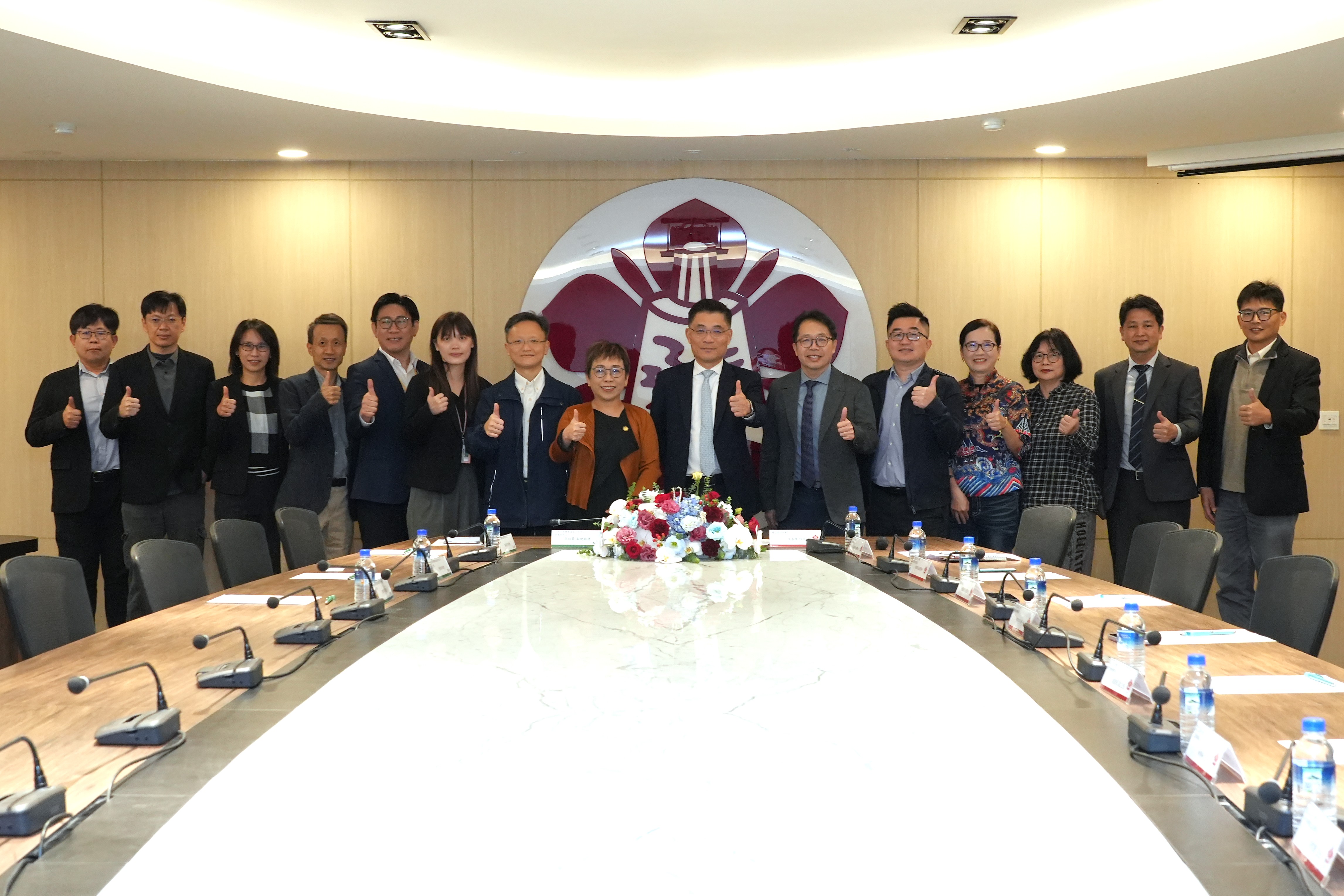  NCKU faculty and ASE executives witness the launch of the INTENSE Program.